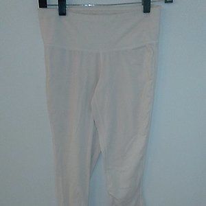 White capri leggings